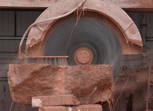 從傳統(tǒng)石材到綠色建材 四川雅安滎經(jīng)點石成金，培育兩大百億產(chǎn)業(yè)