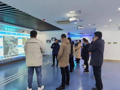 開發(fā)區(qū)引領(lǐng)未來 組織企業(yè)走進(jìn)5G體驗館，共探新材料科技開發(fā)新機(jī)遇